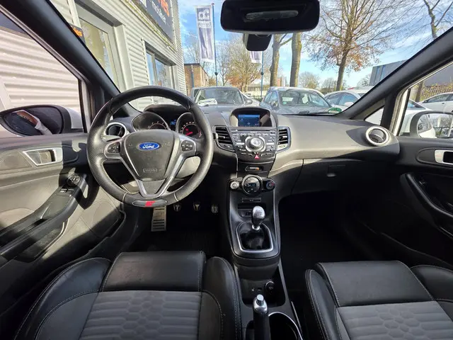 Ford Fiesta 1.6 ST2 2015 Benzine 6