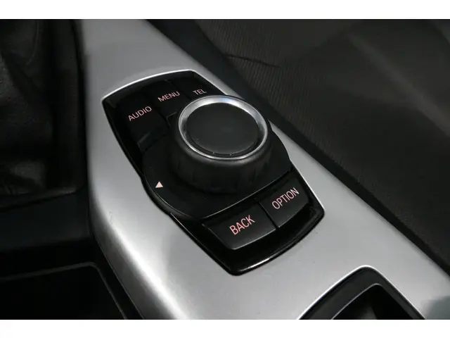BMW 2 Serie Cabrio 218i Essential 2015 Benzine 29