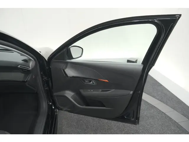 Peugeot 208 PureTech 100 EAT8 Active Pack 2023 Benzine 62