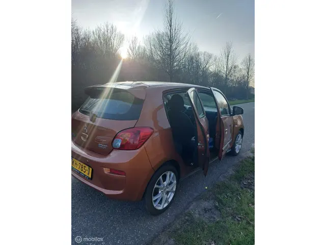 Mitsubishi Space Star 1.0 Intense 2016 Benzine 9