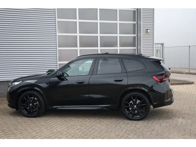 BMW X1 sDrive20i 170pk M-Sport Black Ed. 2023 Benzine 23