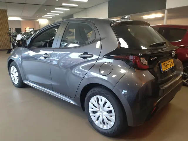 Toyota Yaris 1.0 VVT-i Active 2024 Benzine 4