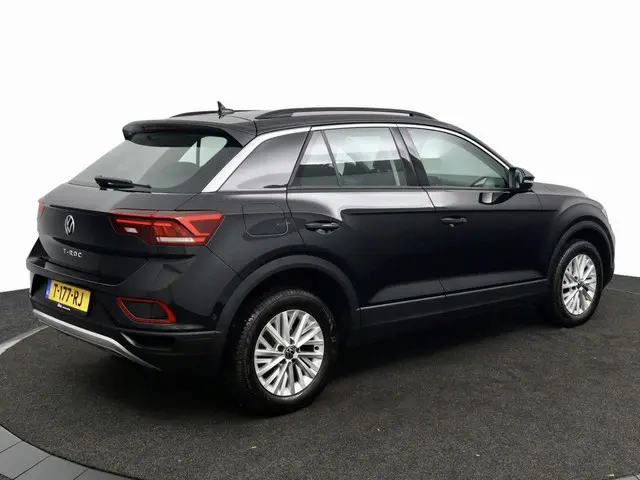 Volkswagen T-Roc 1.0 TSI Life zwart 2023 Benzine 5