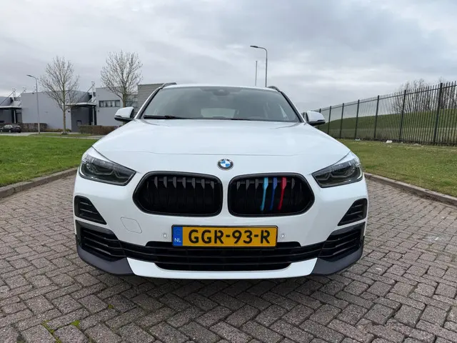 BMW X2 SDrive18i Executive 2022 Benzine 2