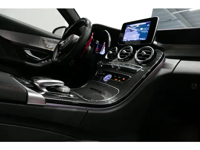 Mercedes-Benz C-Klasse 180 AMG Line 2018 Benzine 30