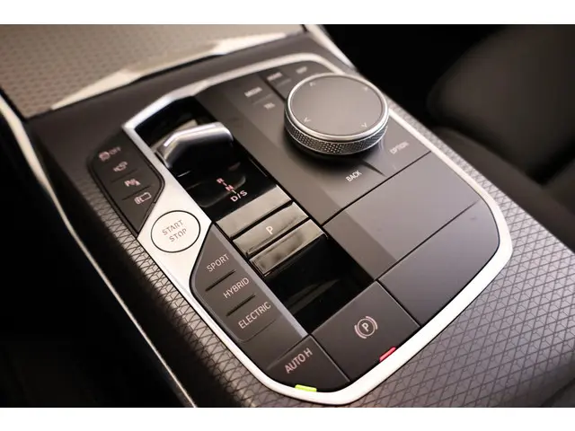 BMW 3 Serie Touring 330e 2025 Hybride Benzine 21