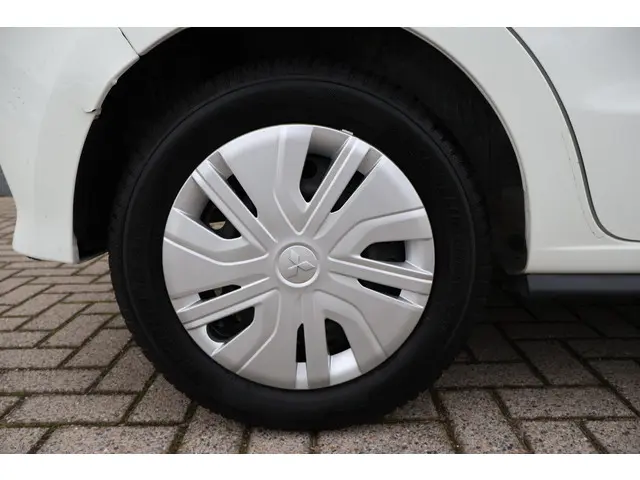Mitsubishi Space Star 1.0 Cool+ 2020 Benzine 16