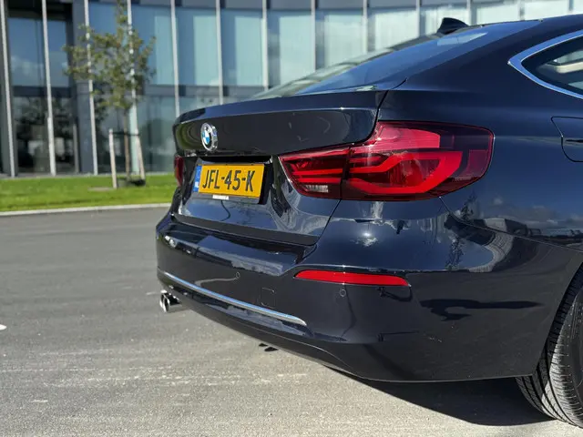BMW 3 Serie 320i xDrive High Executive 2020 Benzine 22
