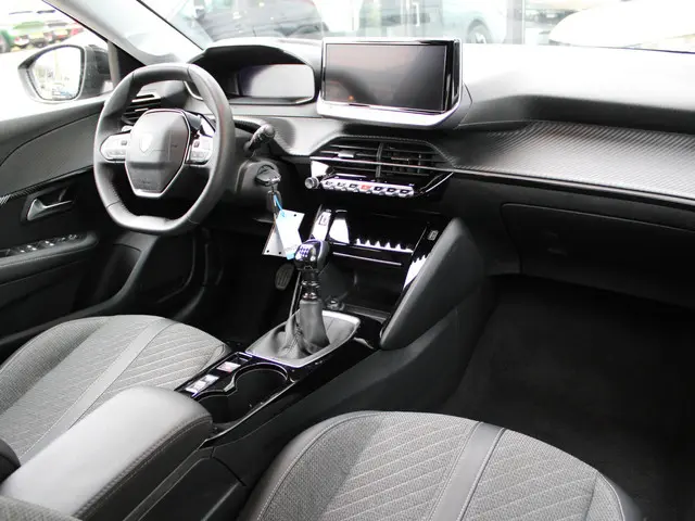 Peugeot 208 1.2 PureTech 100 Allure 2024 Benzine 3