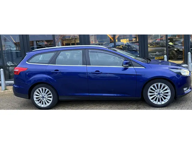 Ford Focus Wagon 1.0 Titanium Edition 2015 Benzine 6