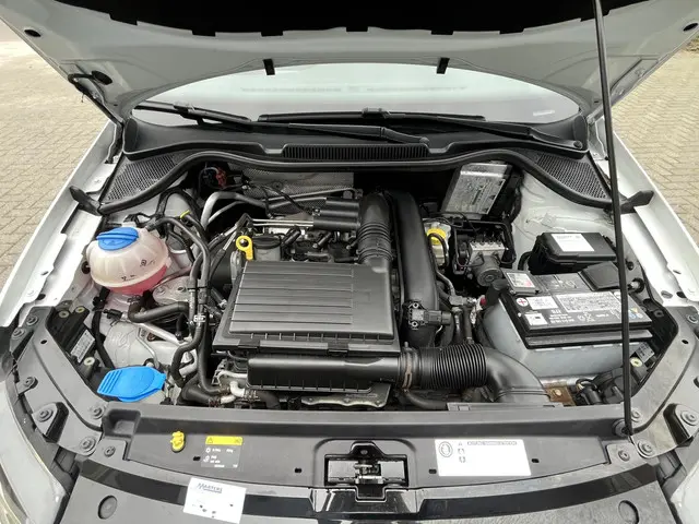 Volkswagen Polo 1.2 TSI Cross 2014 Benzine 38