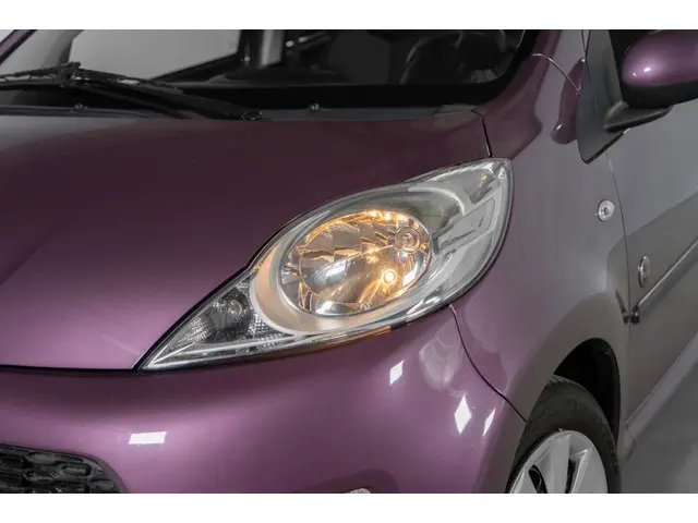 Peugeot 107 1.0 Envy 2013 Benzine 12