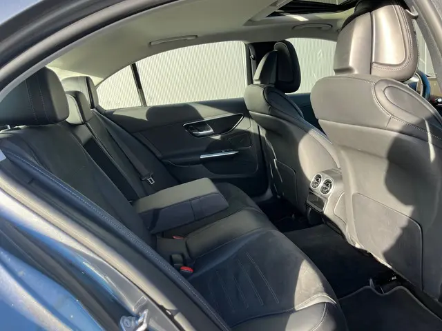 Mercedes-Benz C-Klasse 180 AMG Line 2022 Benzine 17