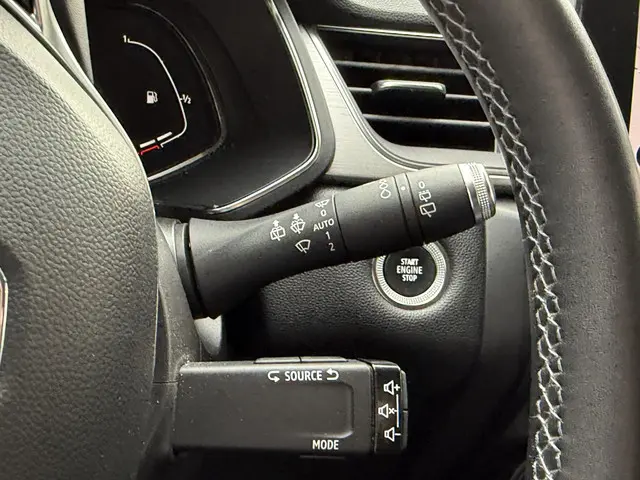 Renault Captur 1.3 TCe 140 Intens 2021 Benzine 32