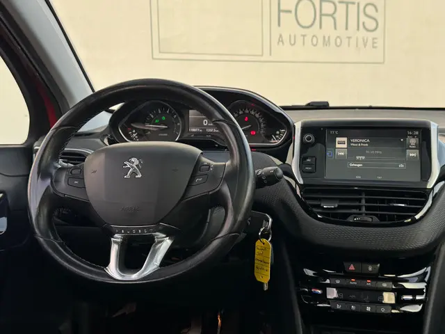 Peugeot 208 1.2 PureTech Allure 2015 Benzine 10