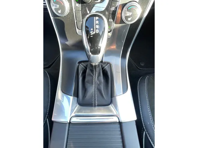 Volvo V60 1.5 T3 Nordic+ R-DESIGN AUTOMAAT 2017 Benzine 22