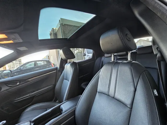 Honda Civic 1.0 i-VTEC Premium Leer/Pano-dak 2018 Benzine 15