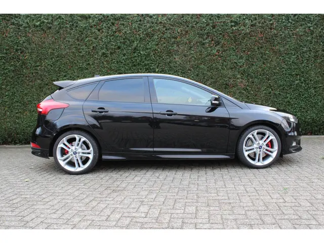 Ford Focus 2.0 ST kleppenuitlaat 2017 Benzine 6