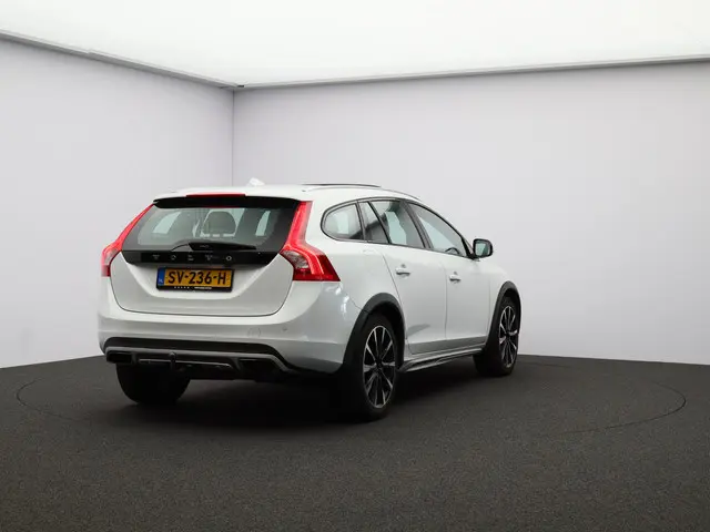 Volvo V60 Cross Country 2.0 T5 Polar+ 2018 Benzine 20
