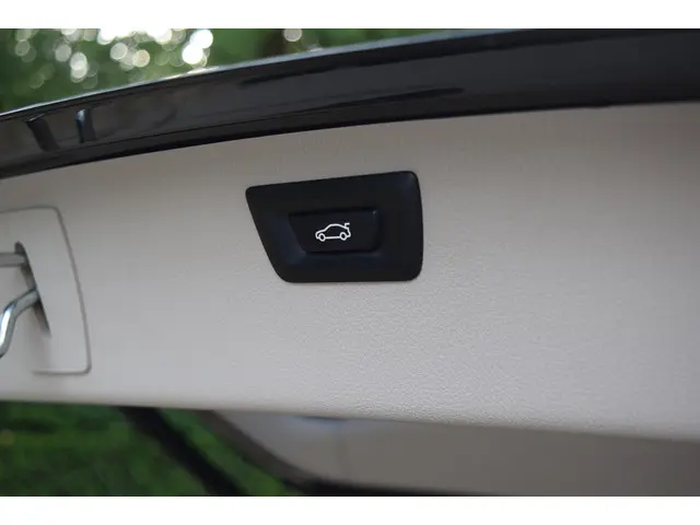 BMW 3 Serie Touring 328i High Executive 2013 Benzine 19