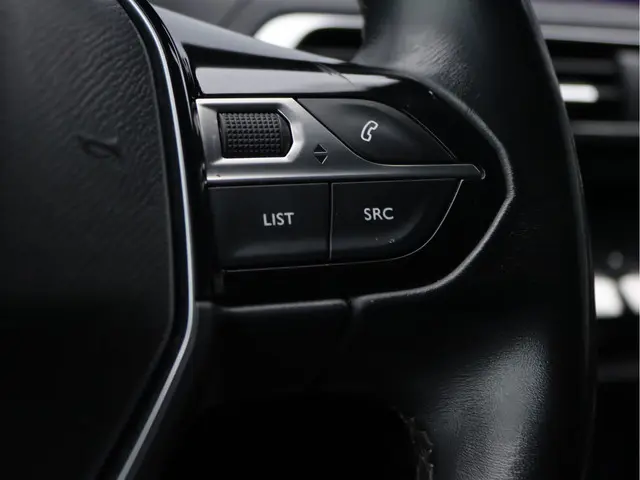 Peugeot 3008 1.2 PureTech Allure 2019 Benzine 32