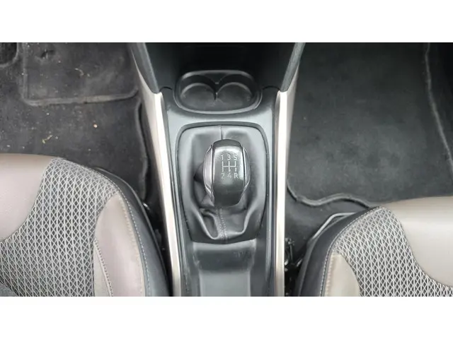 Peugeot 2008 1.2 VTi Allure Pack Premium Plus 2014 Benzine 32