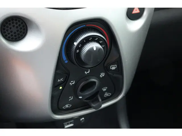 Toyota Aygo 1.0 VVT-i x-nav, 2018 Benzine 26