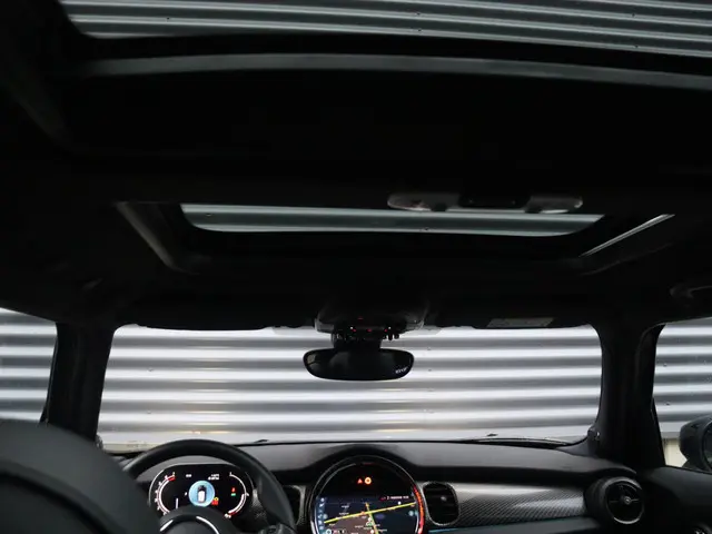 MINI 5-Deurs Cooper 2023 Benzine 17