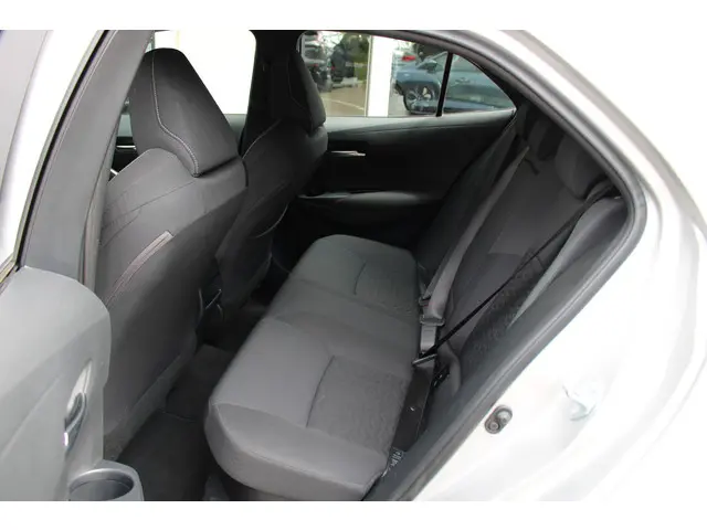 Toyota Corolla 1.8 Hybrid Business 2022 Hybride Benzine 29