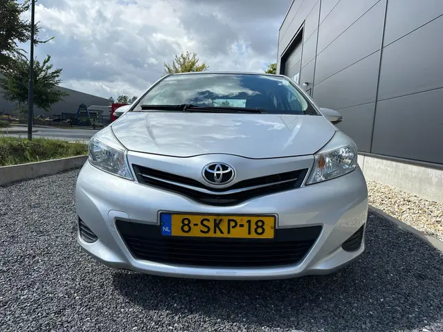 Toyota Yaris 1.0 VVT-i Now Radio | Airco 2013 Benzine 8