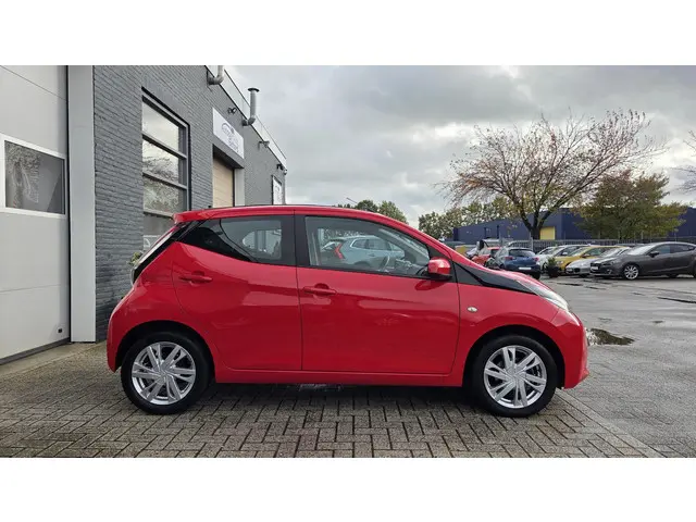 Toyota Aygo 1.0 VVT-i x-wave 2015 Benzine 7