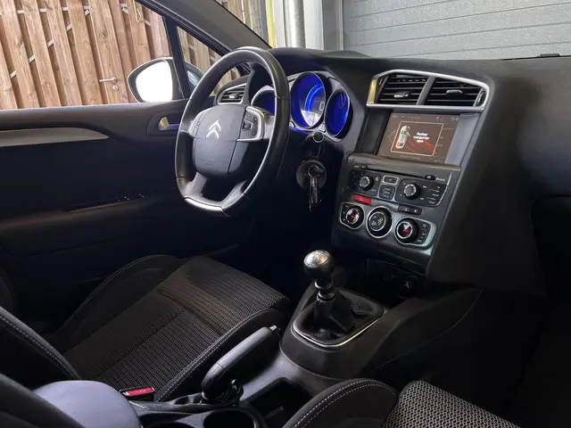 Citroën C4 1.2 PureTech Exclusive 2014 Benzine 24