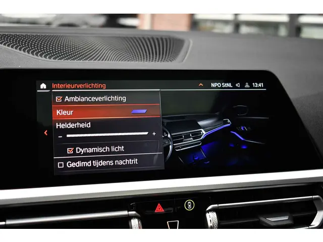 BMW 3 Serie Touring 320i M-Sport 2020 Benzine 18