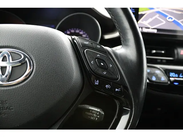 Toyota C-HR 1.8 Hybrid Executive 2017 Hybride Benzine 21