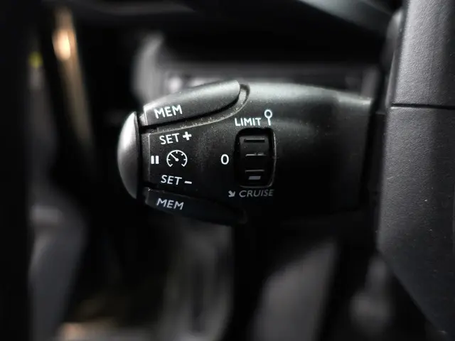 Peugeot 3008 1.2 PureTech Allure- 2018 Benzine 19