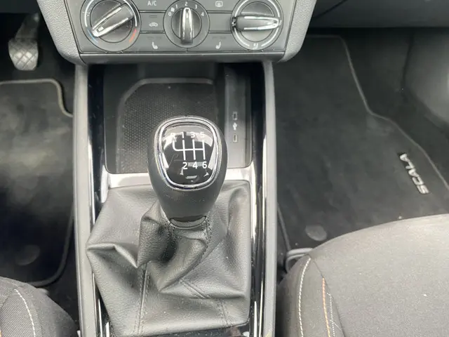 Škoda Scala 1.0 TSI Online Edition 2022 Benzine 24