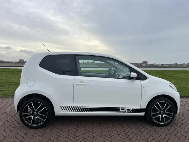 Volkswagen up! High Up! 2014 Benzine 4