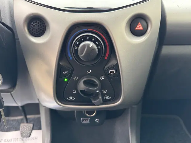 Peugeot 108 1.0 e-VTi Active Airco, Carplay 2014 Benzine 21