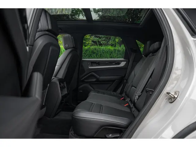 Porsche Cayenne 3.0 E-Hybrid 2024 Hybride Benzine 8