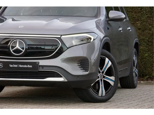 Mercedes-Benz EQB EQB 300 4MATIC 2022 Elektrisch 30