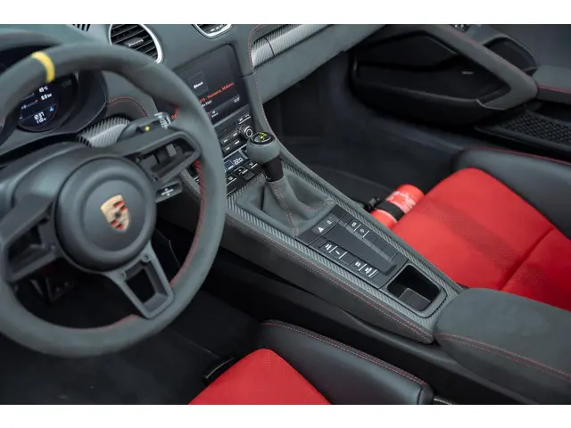 Porsche 718 Spyder RS 2024 Benzine 38