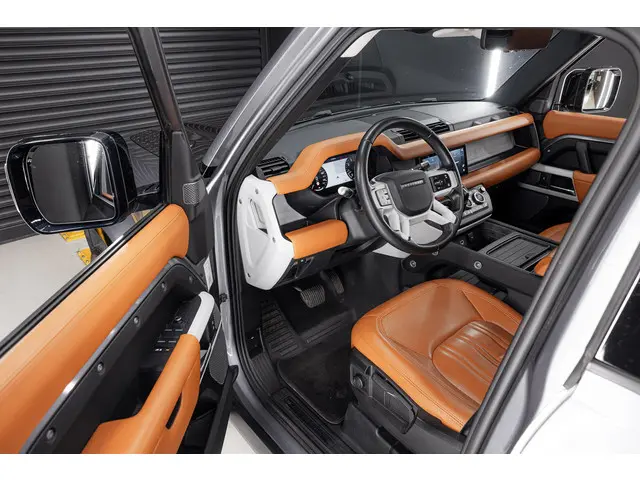 Land Rover Defender 2