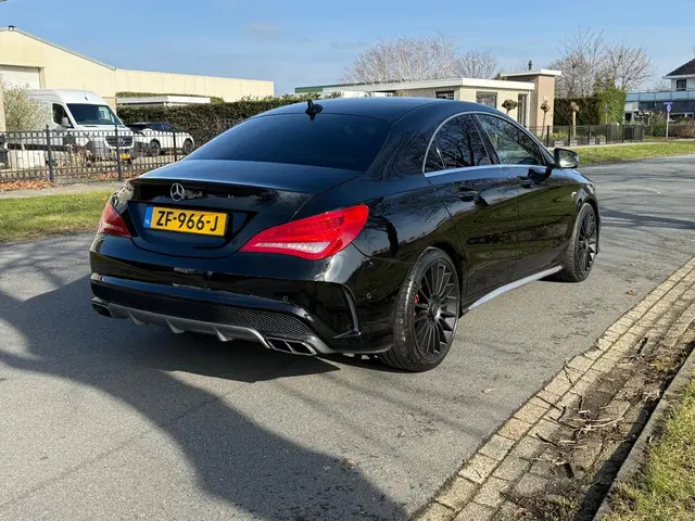 Mercedes-Benz CLA AMG 45 4MATIC 2015 Benzine 2