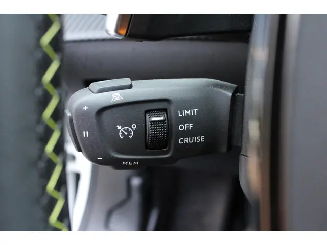 Peugeot 2008 1.2 PureTech GT-Line 2020 Benzine 27