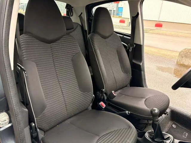 Peugeot 107 1.0 Active Airco 2013 Benzine 10