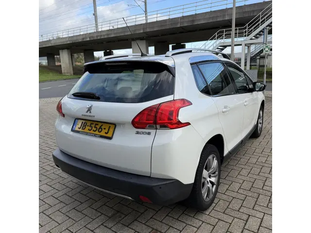 Peugeot 2008 1.2 2016 Allure | Navi | PDC | Airco ! 2016 Benzine 3