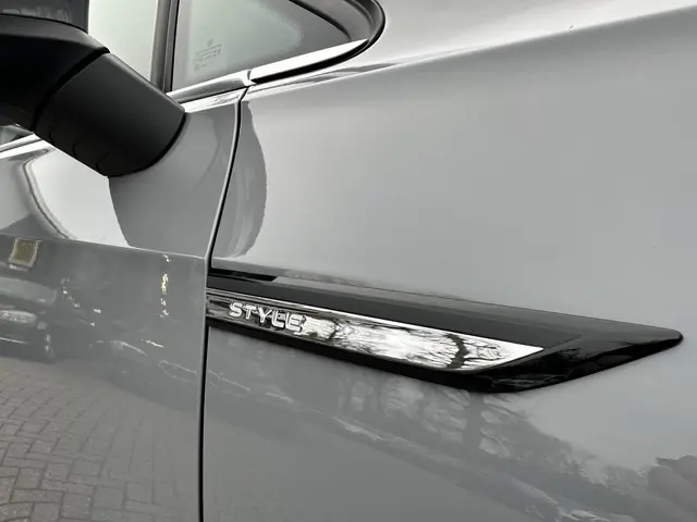 Volkswagen Golf 1.5 eTSI 150PK DSG Style 2023 Benzine 20