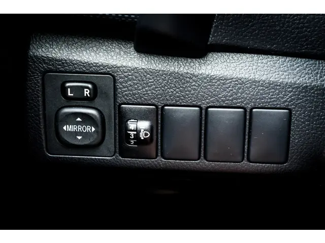 Toyota Auris 1.3 Now RIJKLAAR INCL:GARANTIE 2018 Benzine 37