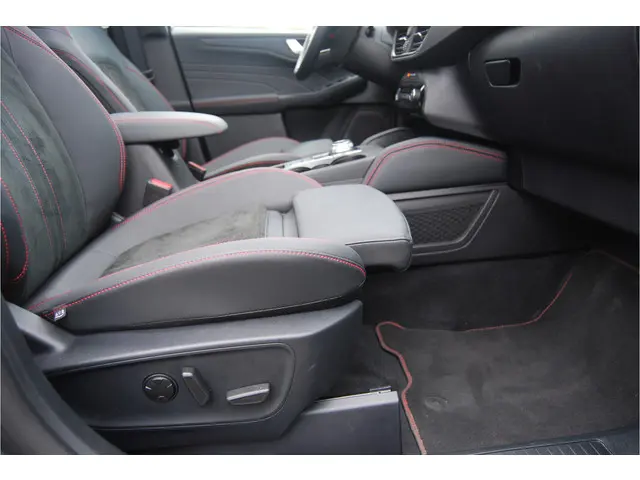 Ford Kuga 2.5 PHEV 243PK ST-Line X 2025 Hybride Benzine 37