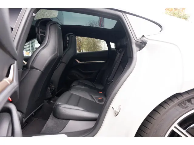 Porsche Taycan 4S Performance 84 kWh 2022 Elektrisch 27